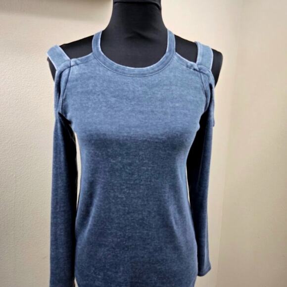 Chaser Cold Shoulder Long Sleeve Top NWT Size M - Picture 1 of 5